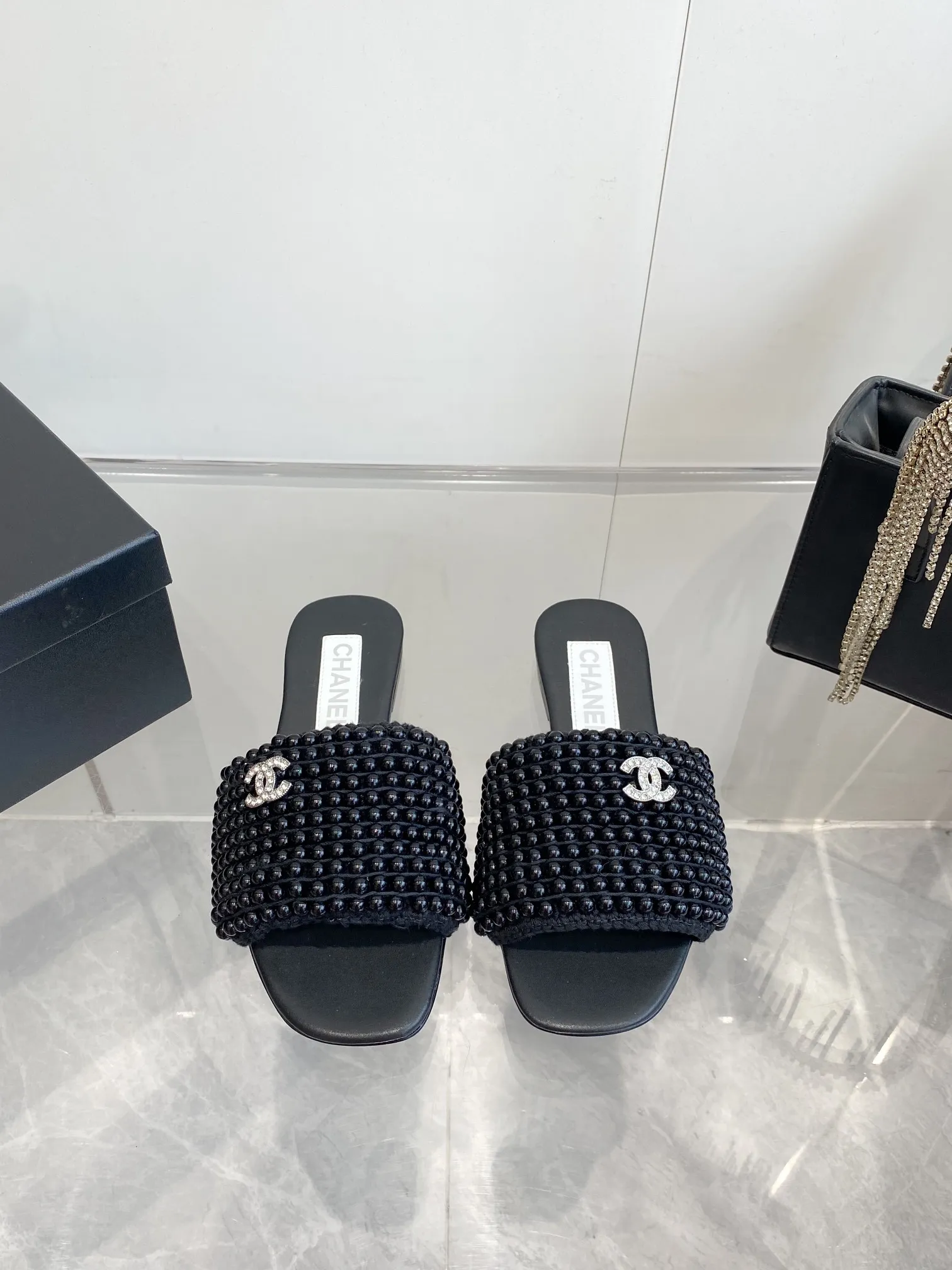👟👟Ex-factory price 600👟👟 Chanel Xiaoxiang 2️⃣5️⃣ss spring and summer vacation pearl lazy slippers, simple and versatile, super beautiful on the feet, no matter how you look at it, they are super beautiful #仙女SLANDALS #women's sandals #Chanel #小香
